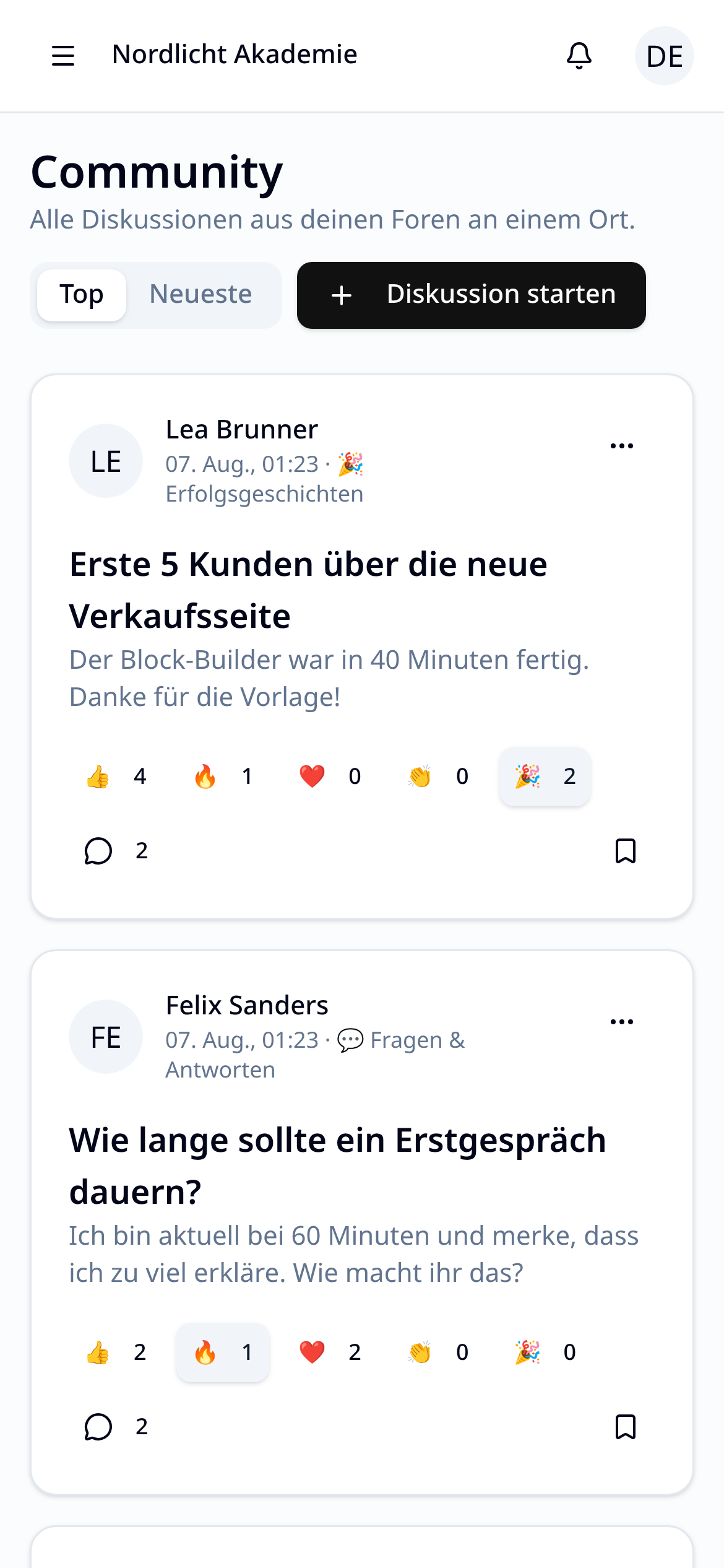 Community-Feed der Teachlabs-App auf dem Smartphone